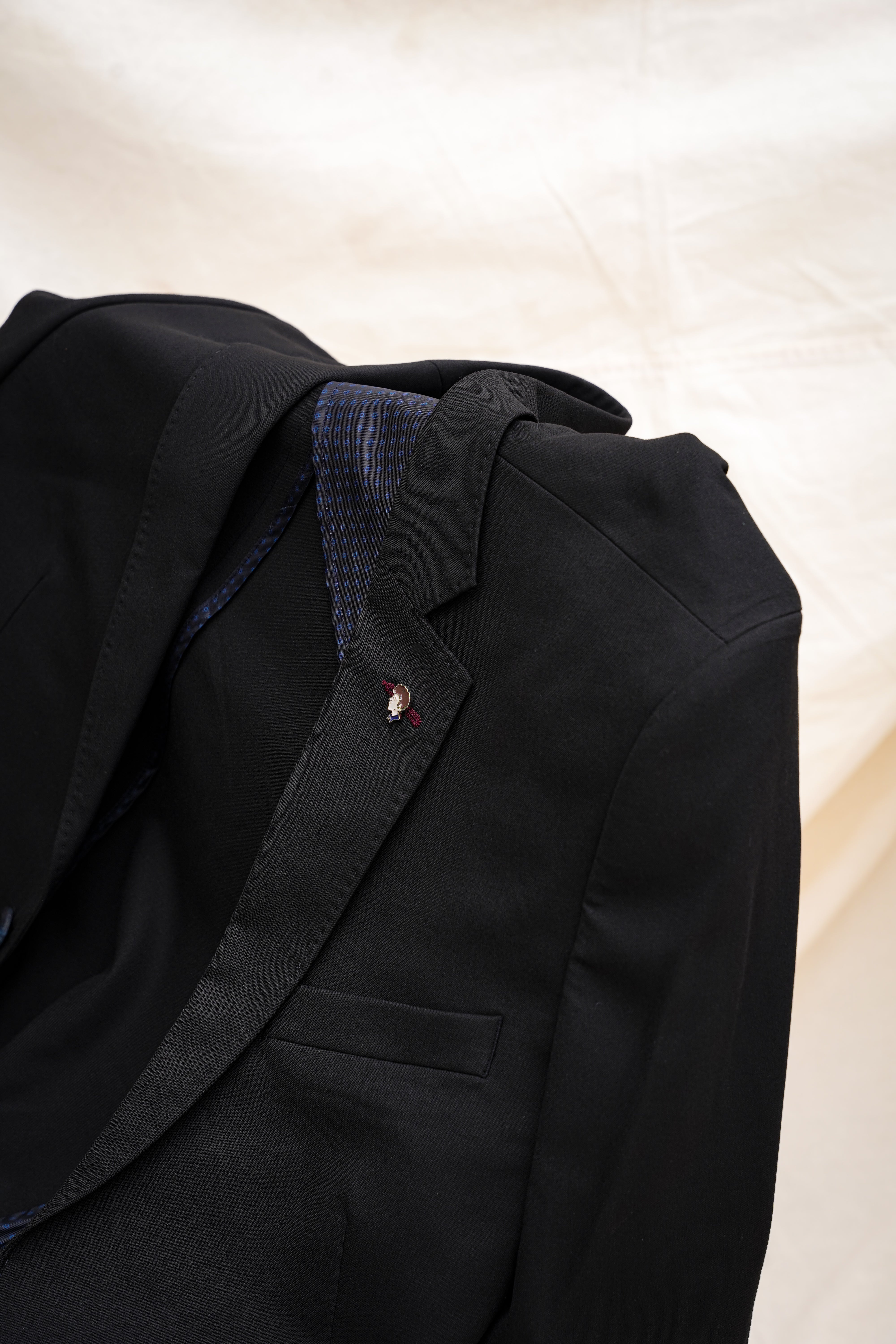 Bare Brown Solid  Woven  Blazer- Black