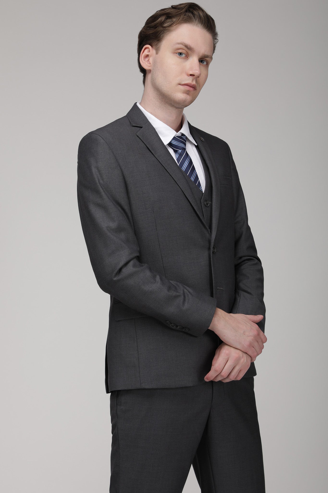 Grey Solid Slim Fit Suit