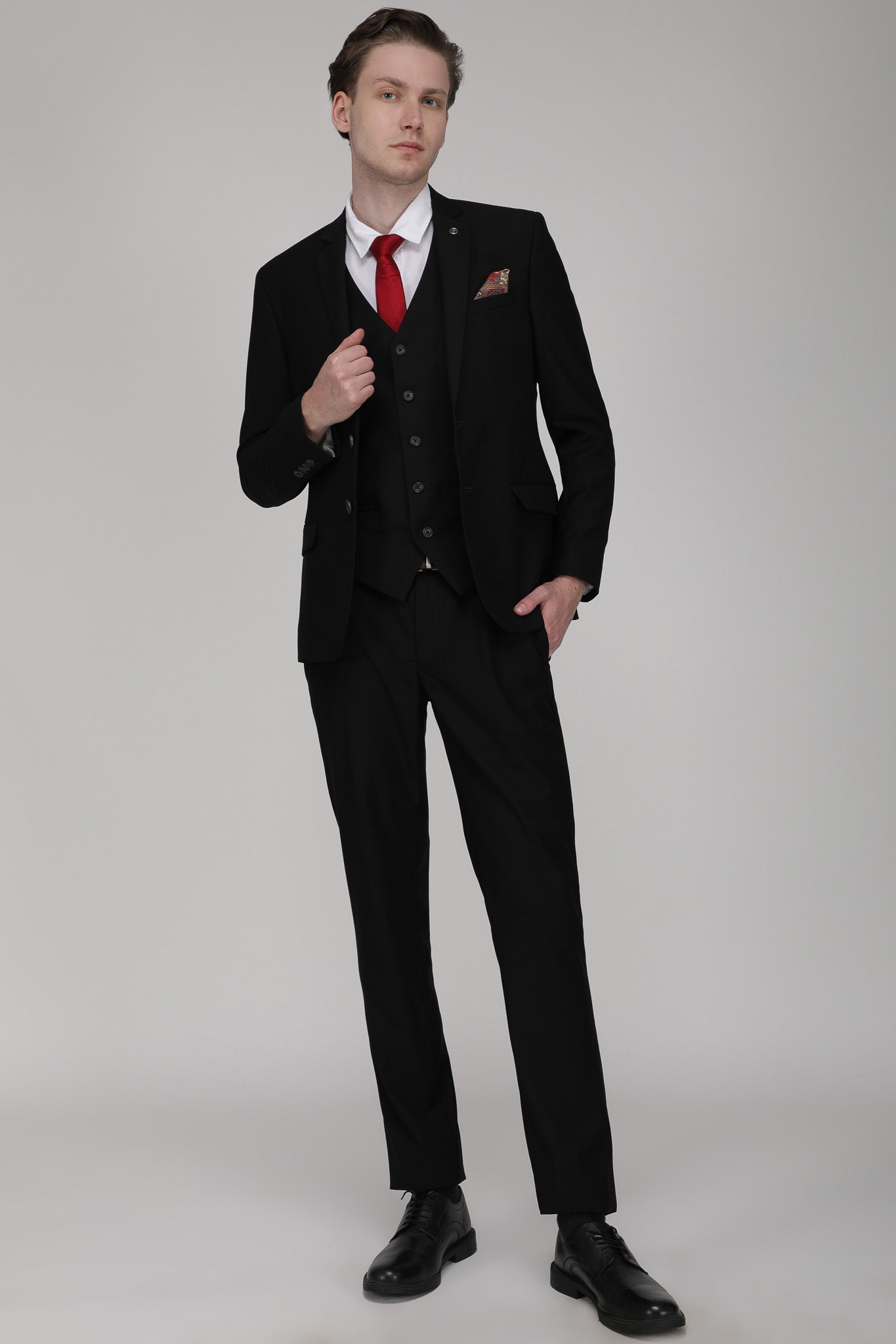 Black Solid Slim Fit Suit