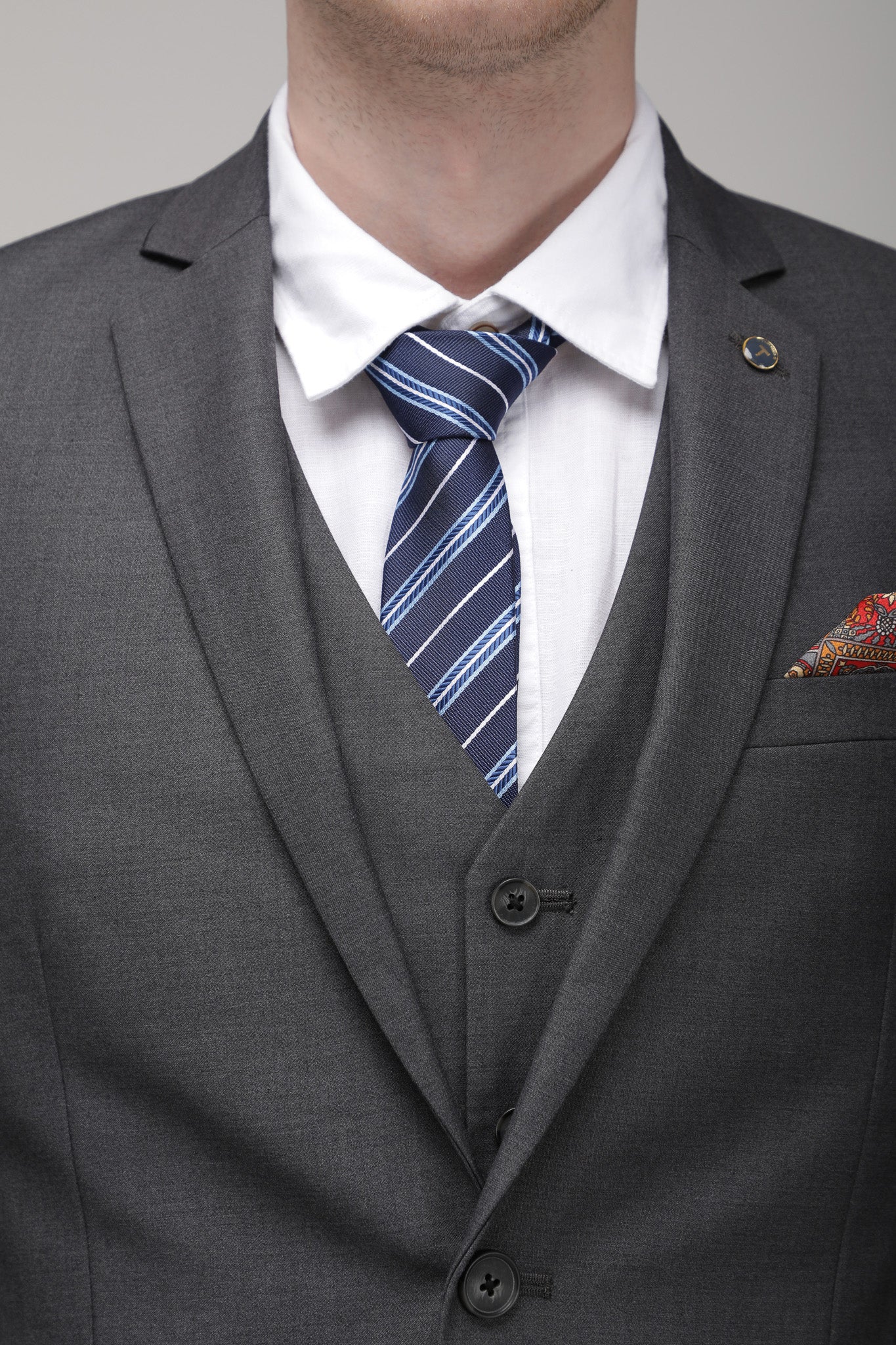 Grey Solid Slim Fit Suit