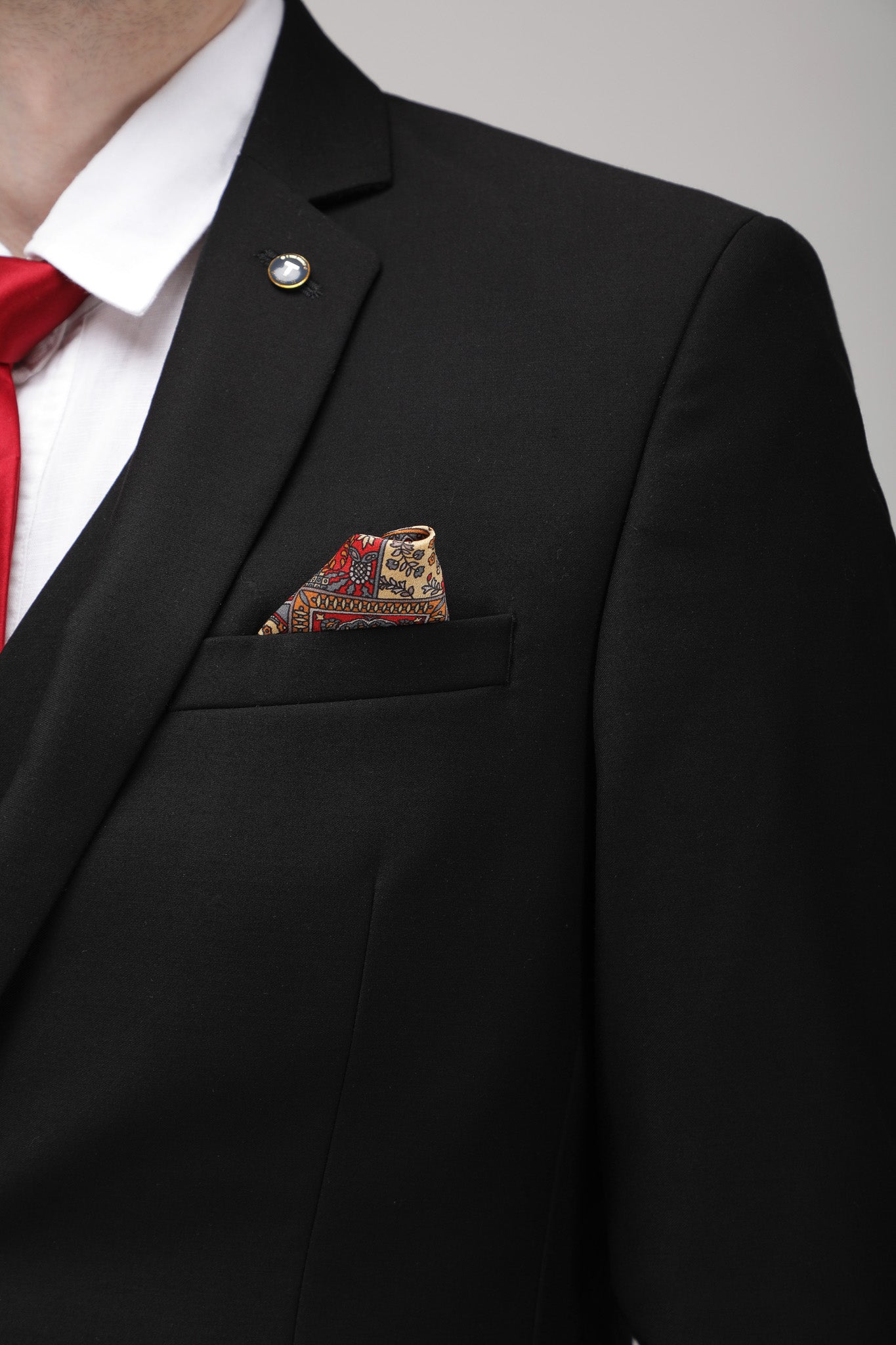Black Solid Slim Fit Suit