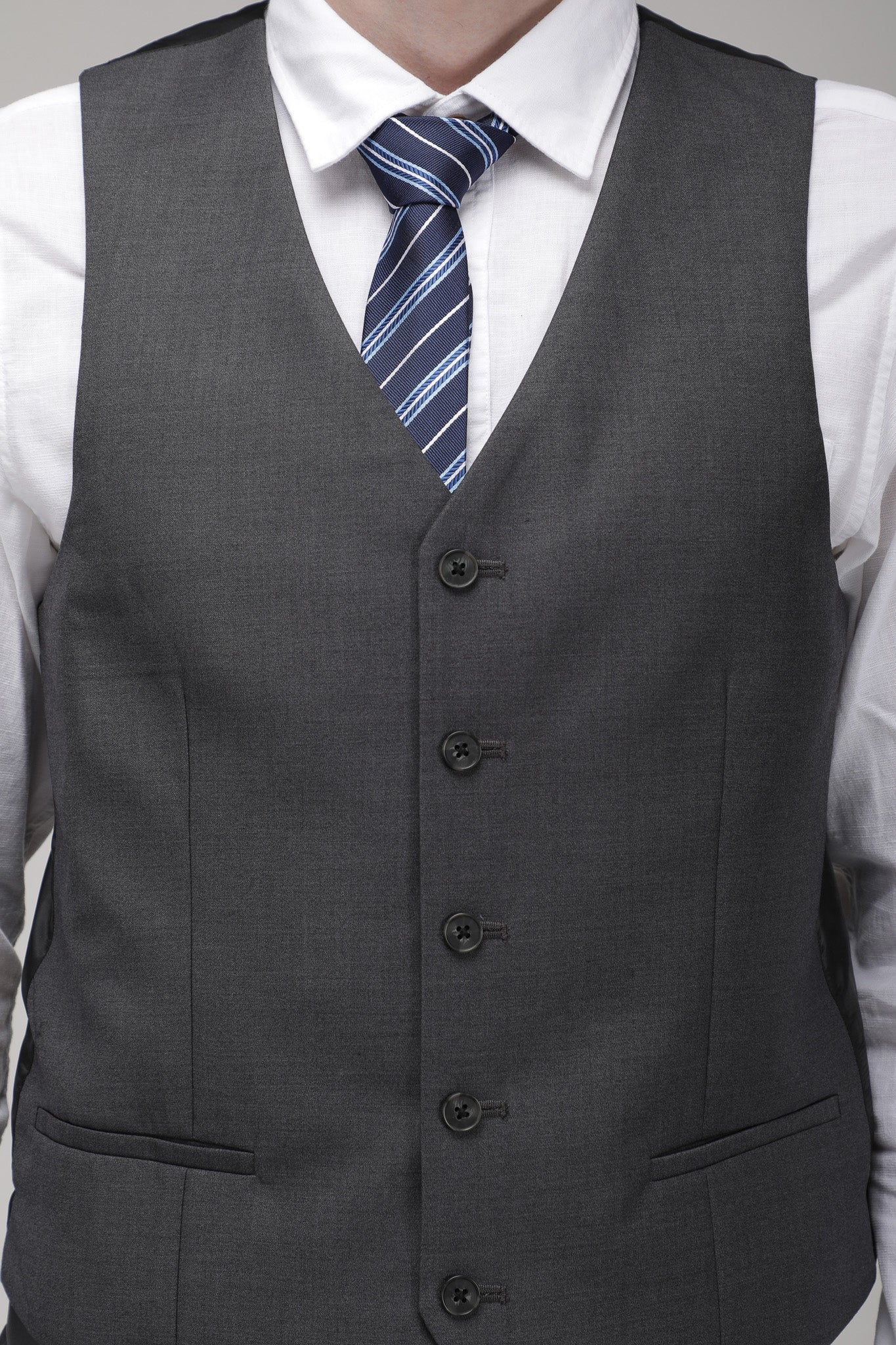 Grey Solid Slim Fit Suit