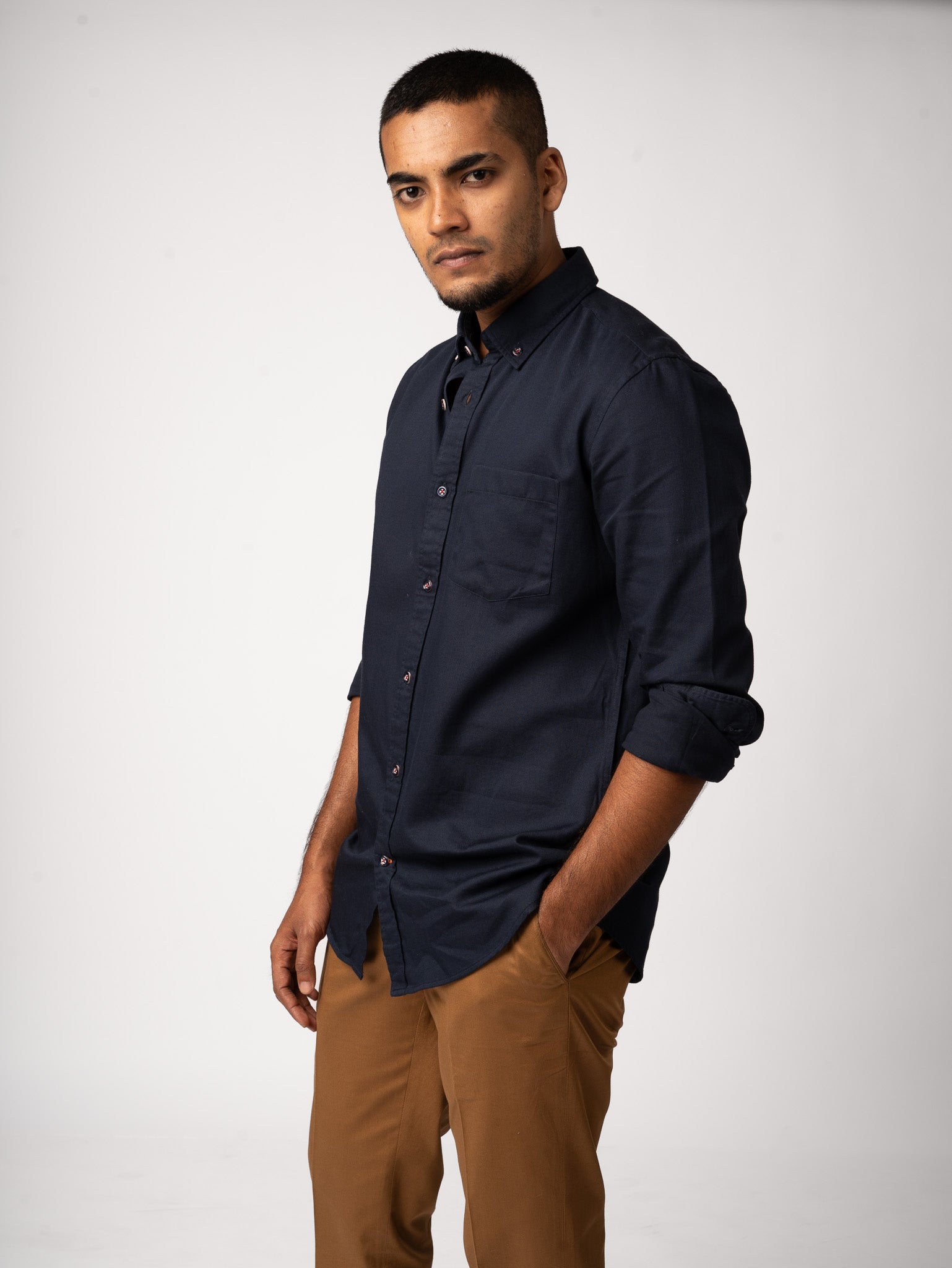 Bare Brown Solid Cotton Oxford Shirt, Slim Fit with Full Sleeves - Navy